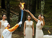 Ceremonia de 'creaci�n' del fuego ol�mpico en Olimpia (Grecia)