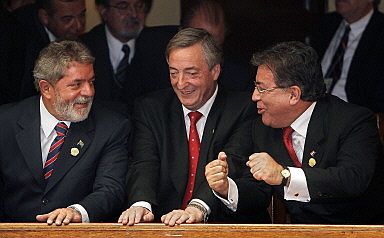 Lula da Silva (Brasil), Nestor Kirchner (Argentina) y Nicanor Duarte (Paraguay), durante la investidura.