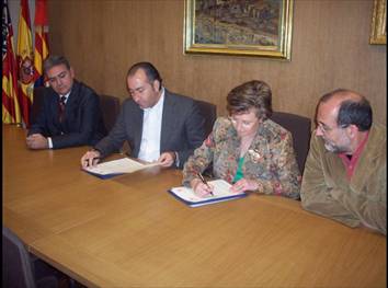 Firma del convenio entre el Ayuntamiento de Elche y la Escuela Internacional de Protocolo