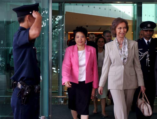 La Reina Dona Sof�a a su llegada a Singapur.