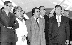 Id�nticas autoridades pero diferentes protagonistas en la inauguraci�n del edificio en 2004