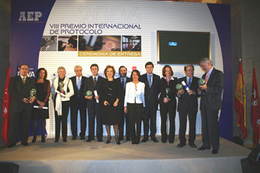Pepa Benavent(tercera por la izquierda) posa junto al resto de galardonados en la �ltima edici�n de este prestigioso premio