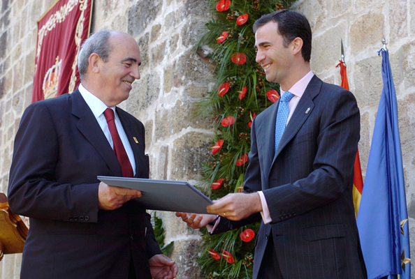 El Pr�ncipe Felipe entrega el Galard�n a Javier Manterola