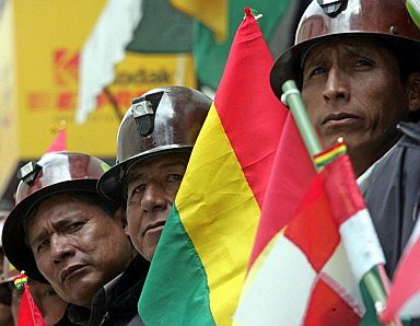 Mineros y campesinos ind�genas tomaron con sus colores las calles de la capital.