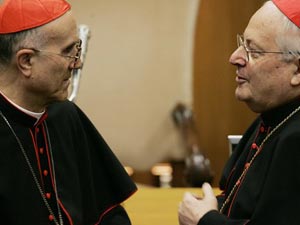 Bertone (izquierda) y Sodano, comparten el saber c�mo es ser el hombre con m�s poder despu�s del Papa